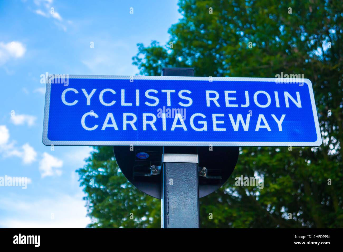 'Cyclists Rejoin Carriageway' UK Road Sign Stock Photo