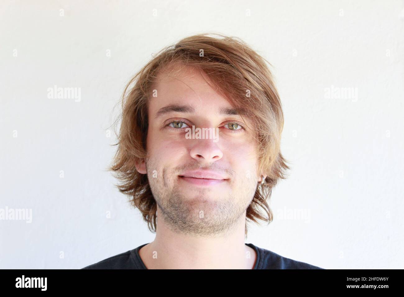 Green eyes blonde hair man hi-res stock photography and images - Alamy
