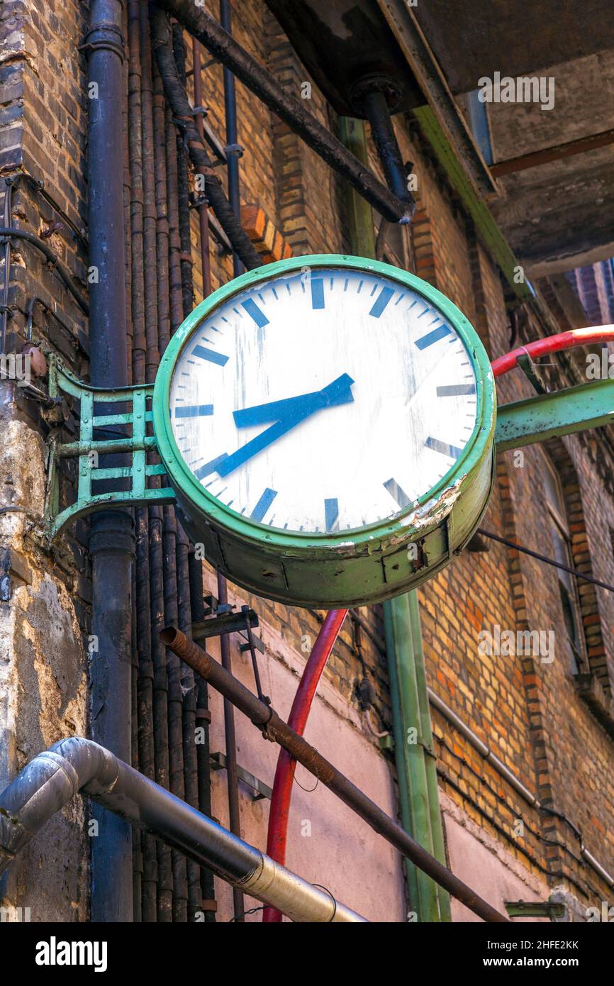 Factory wall clock hi-res stock photography and images - Alamy