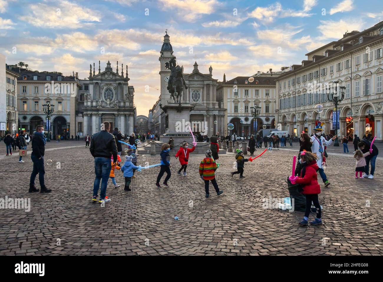 Piazza San Carlo square with street artists creating balloons and soap bubbles for children during Christmas Holidays, Turin, Piedmont, Italy Stock Photo