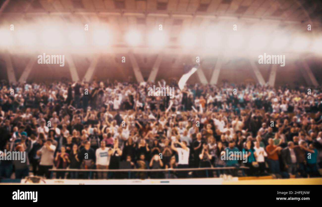 Basketball crowd cheering hires stock photography and images Alamy