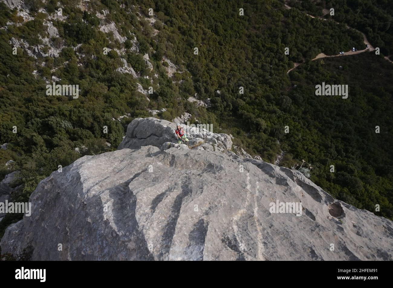 Klettern im wilden Hinterland Sardiniens Stock Photo