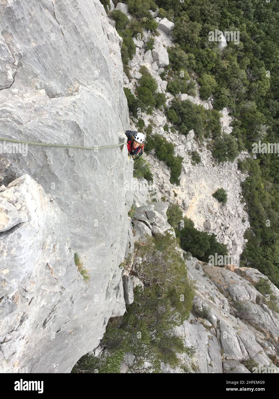 Klettern im wilden Hinterland Sardiniens Stock Photo