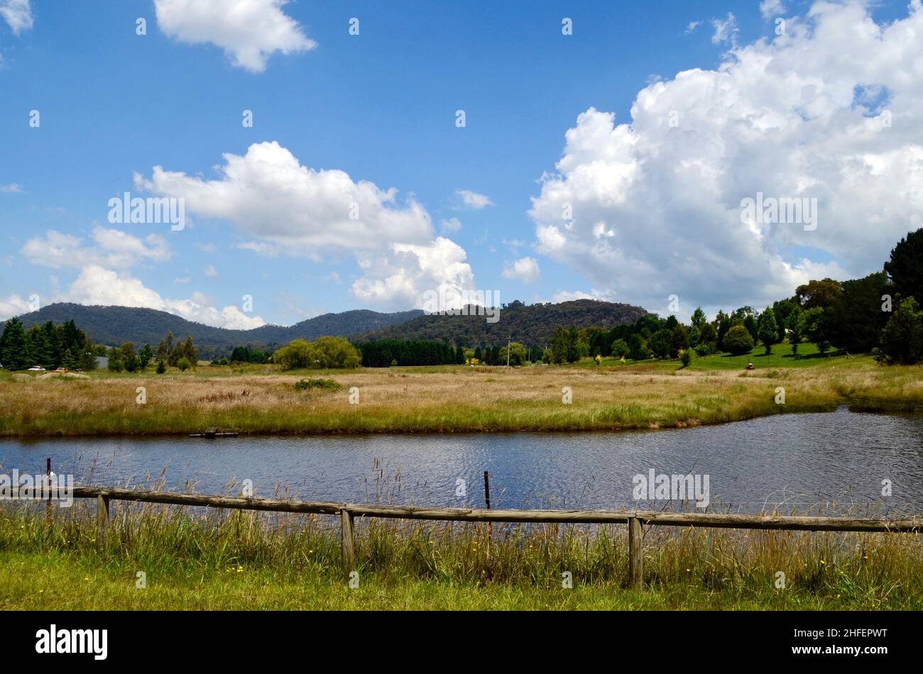 A pond in a rural setting near Lithgow, Australia Stock Photo - Alamy