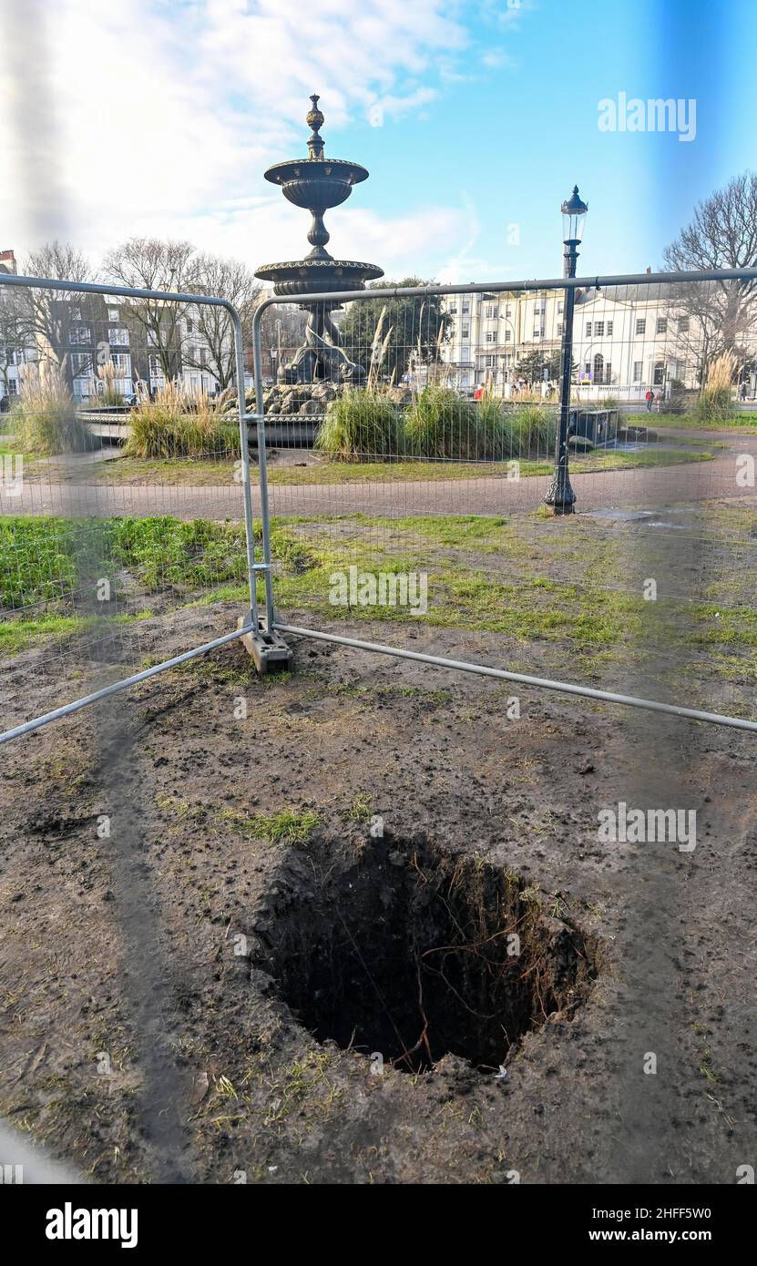 Sinkhole garden High Resolution Stock Photography and Images Alamy