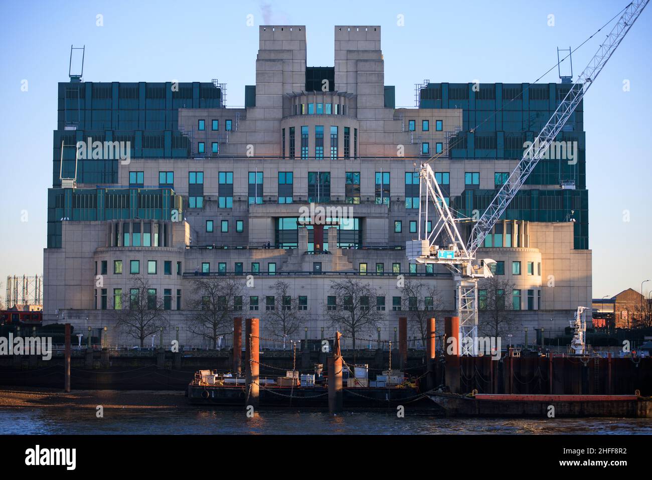 The SIS Building or MI6 Building at Vauxhall Cross houses the headquarters of the Secret Intelligence Service, the United Kingdom's foreign intelligen Stock Photo
