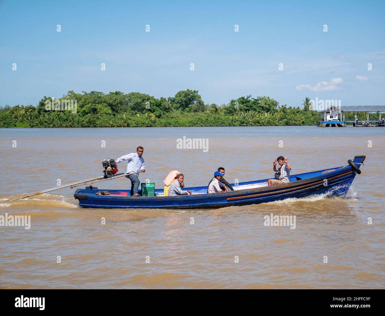 Small passenger ferry crossing the river between Tak Bai, Narathiwat Province in Thailand and Pengkalan Kubor, Tumpat District, Kelantan State in Mala Stock Photo