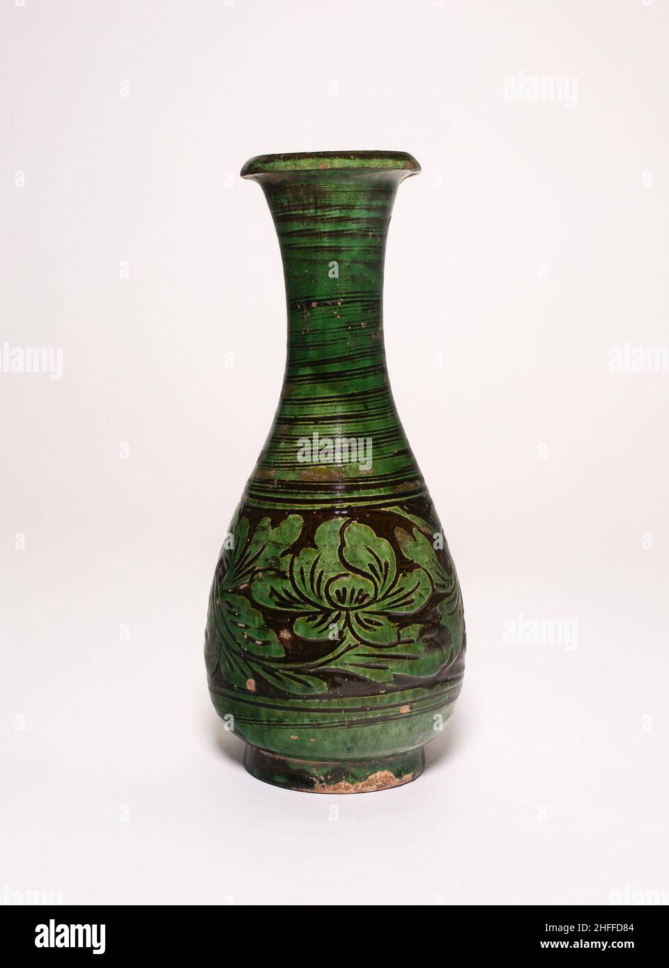 Baluster-Shaped Vase with Peony Flowers, Jin dynasty (1115-1234). Stock Photo