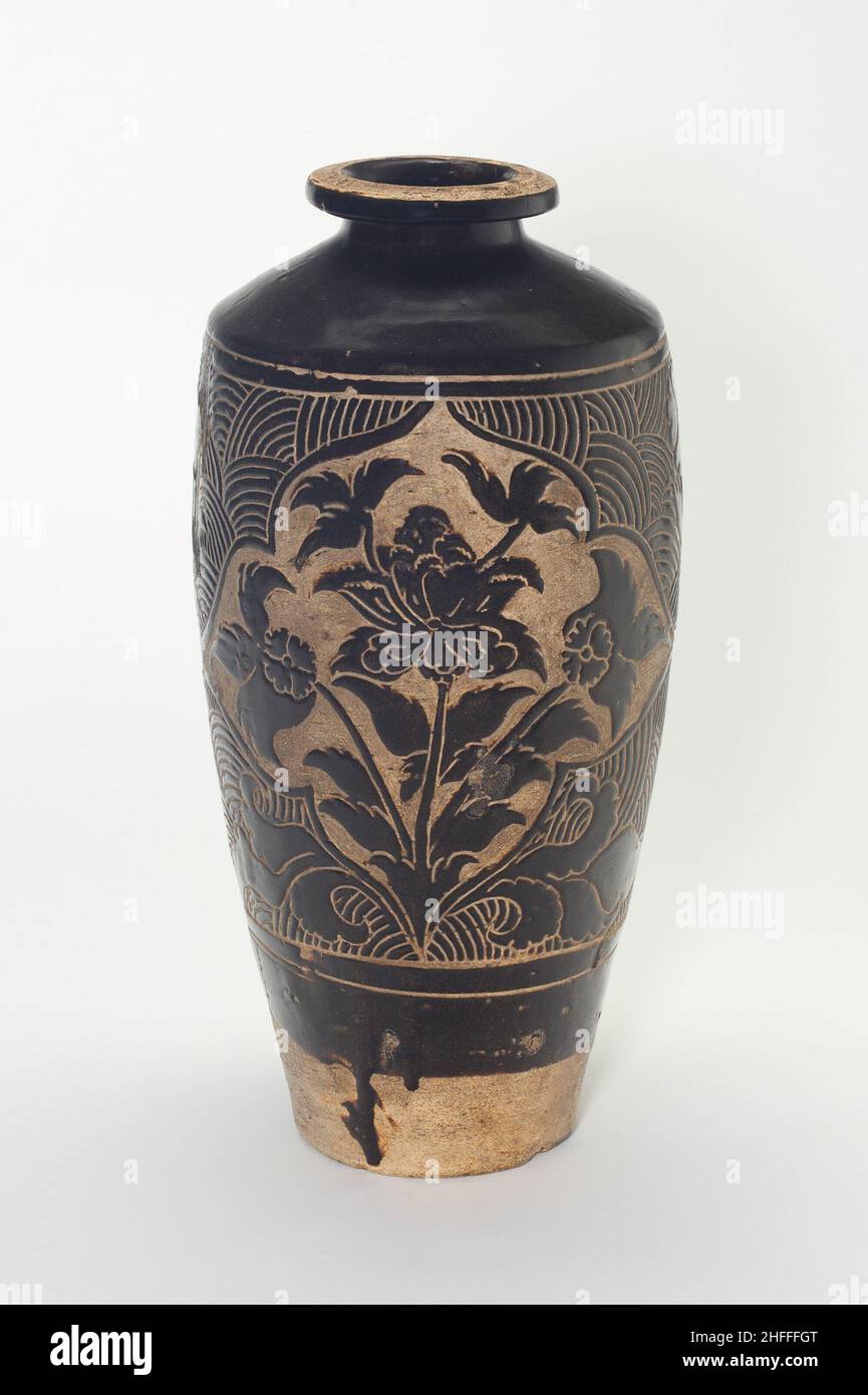 Bottle Vase (Meiping) with Flowers, Xixia Kingdom (1038-1227), 12th/early 13th century. Stock Photo