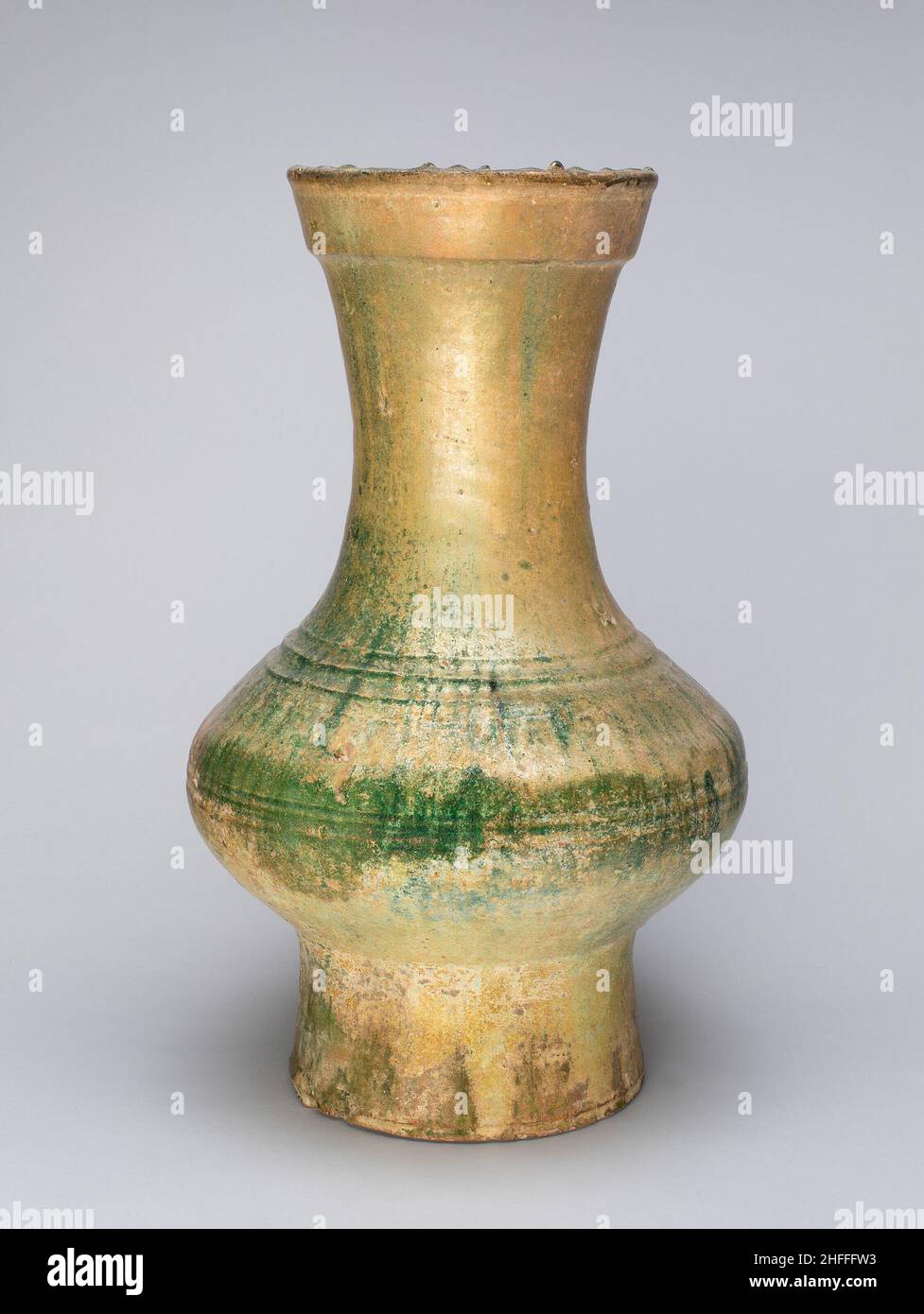 Jar, Han dynasty (206 B.C.-A.D. 220). Stock Photo