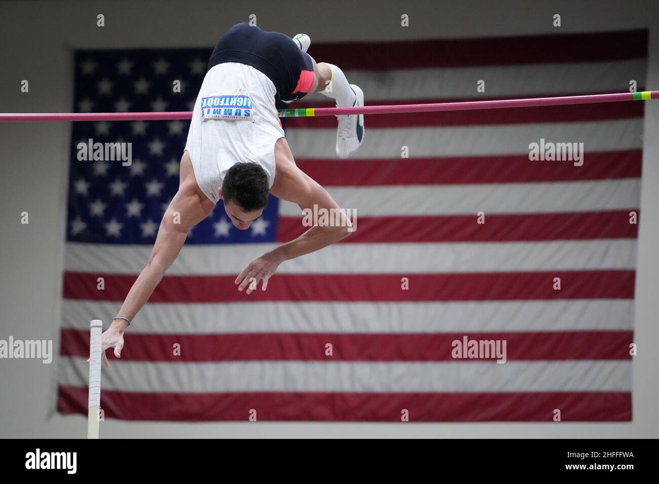 KC Lightfoot wins the elite men's competition at 194 3/4 (5.91m