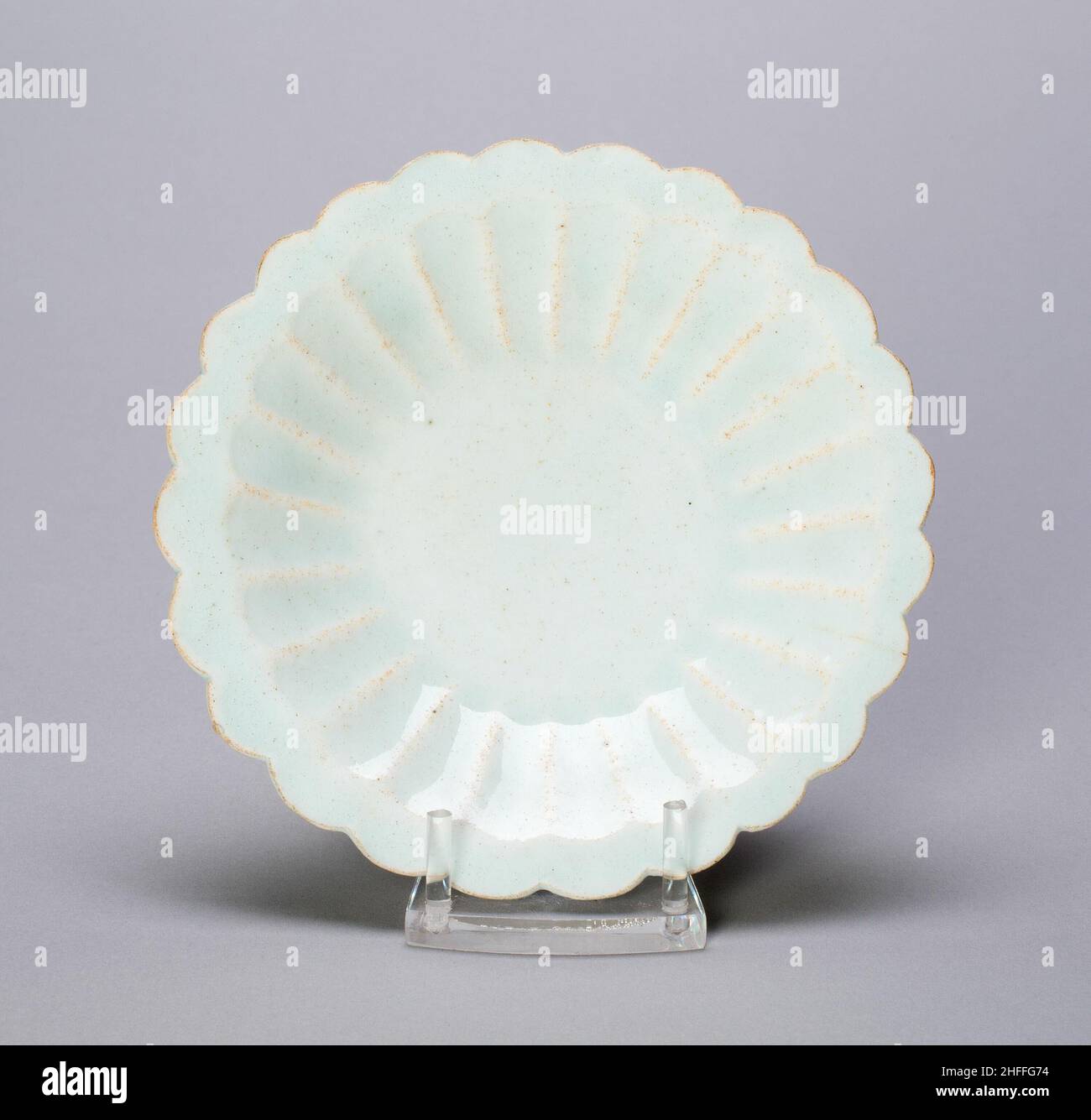 Dish with Lobed Cavetto and Foliate Rim, Song dynasty (960-1279), 11th/12th century. Stock Photo