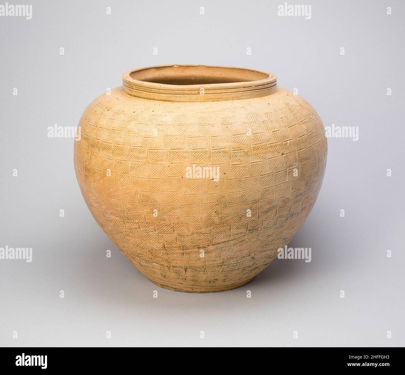 Jar (Guan), Eastern Han dynasty (A.D. 25-220), 1st/2nd century A.D. Stock Photo