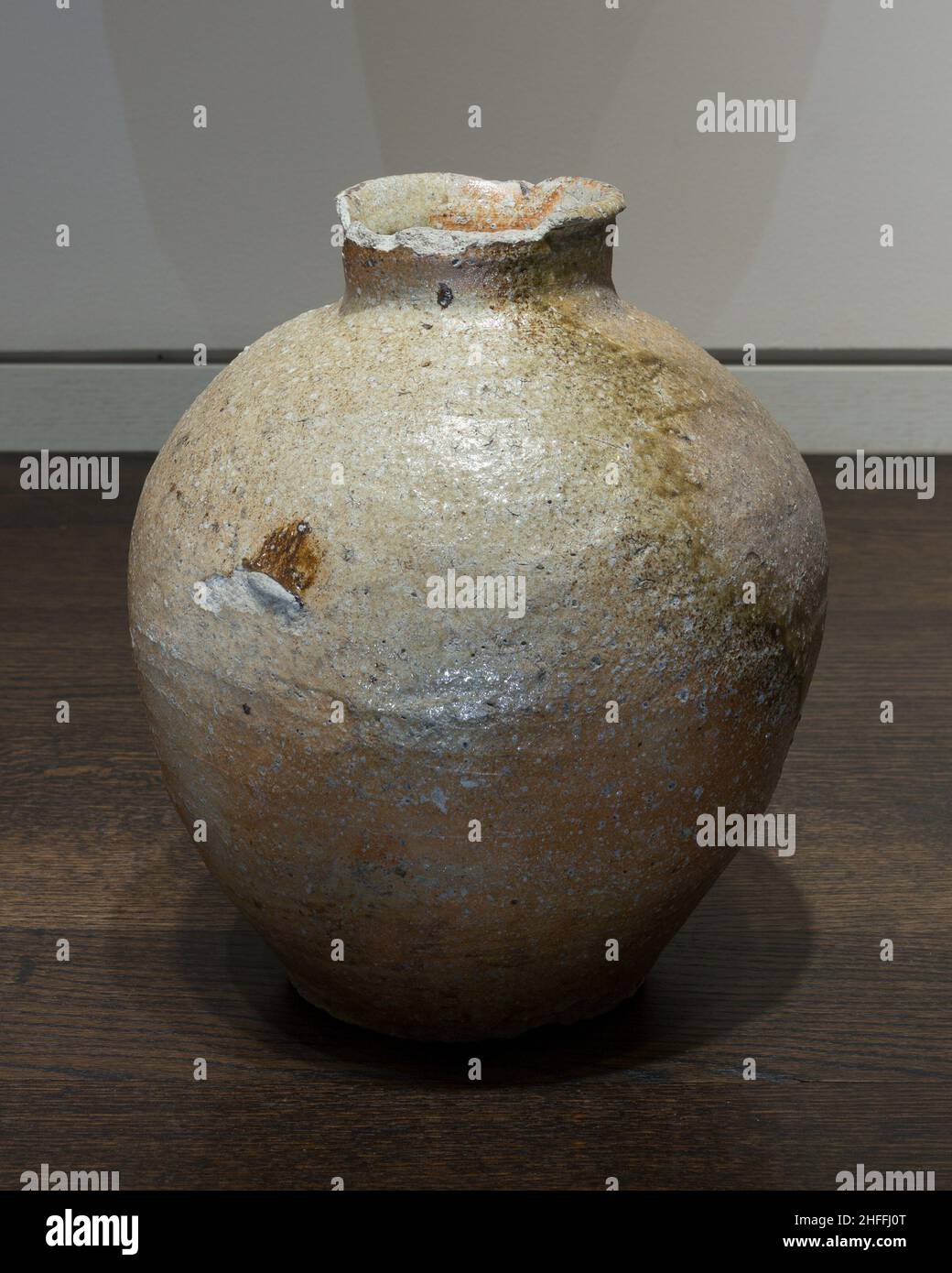 ShigarakiWare Jar, 15th century Stock Photo Alamy
