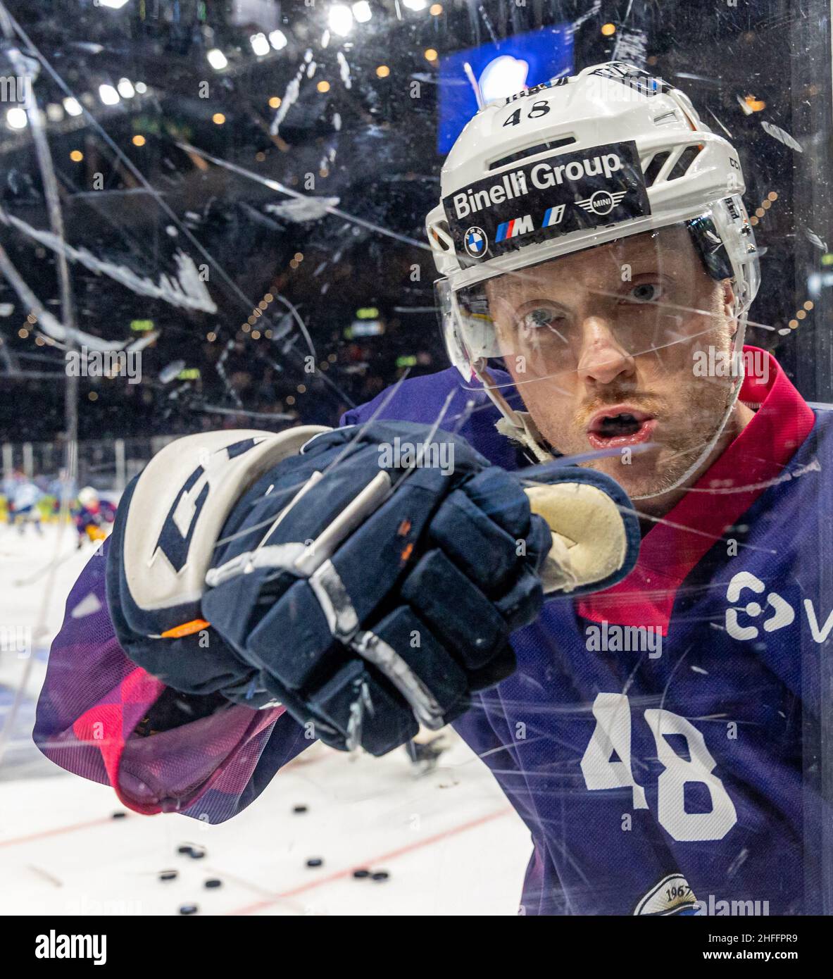 Carl Klingberg #48 (EV Zug) greets his photographer during the National League Regular Season ice hockey game between the ZSC Lions and EV Zug on January 16, 2022 in the Hallenstadion in Zurich. (Photo by Philipp Hegglin/Just Pictures/Sipa USA) Stock Photo