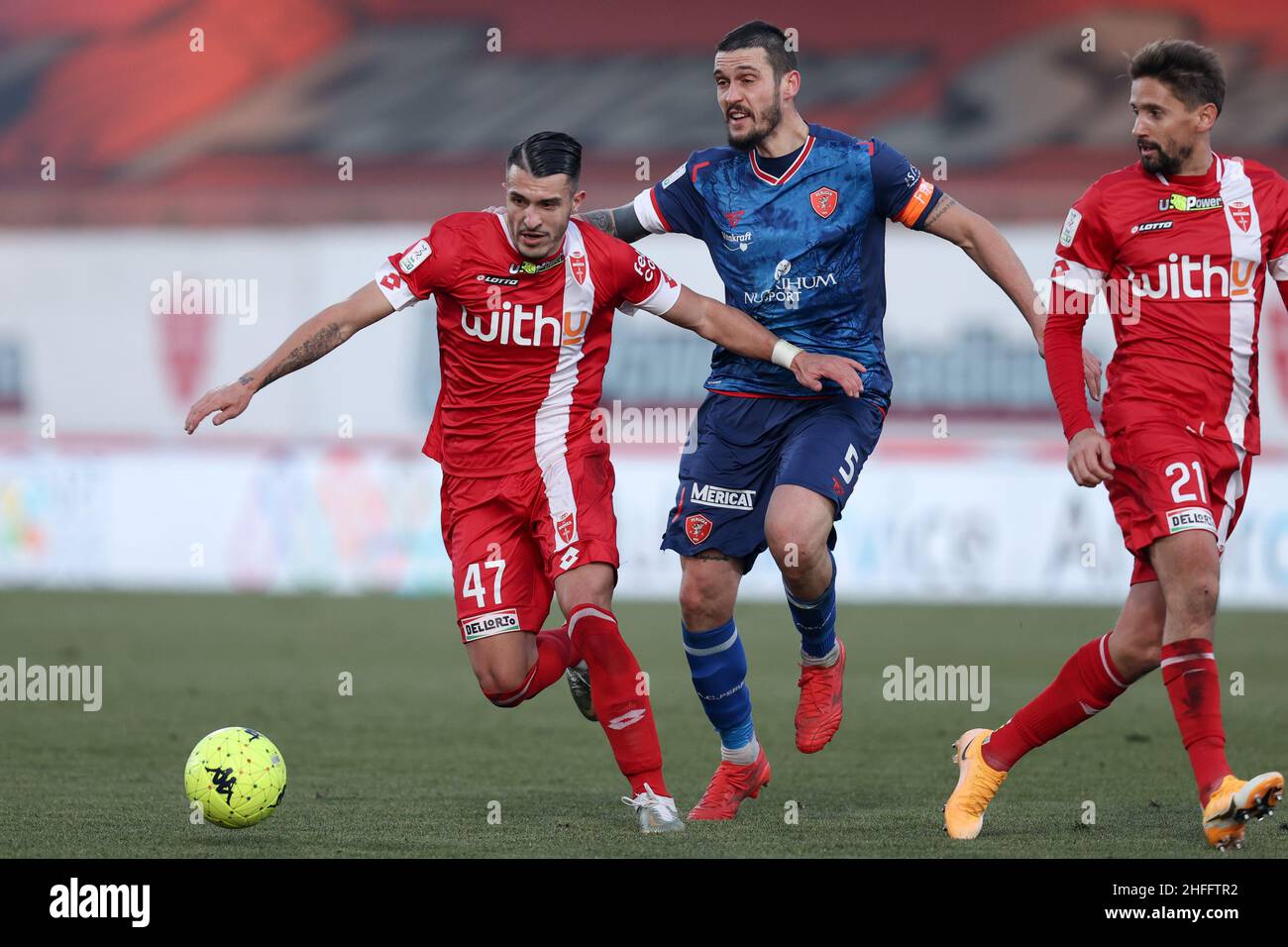 Dany Mota (AC Monza) is challenged by Gabriele Angella (AC Perugia Calcio  1905) during AC Monza vs AC Perugia, Italian soccer Serie B match in Monza  (MB), Italy, January 16 2022 Stock Photo - Alamy