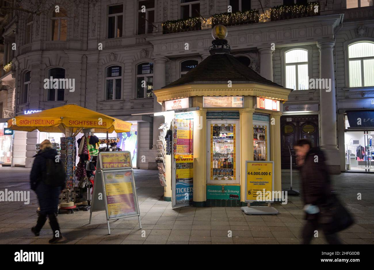 Historischer Kiosk, Kurfürstendamm, Charlottenburg, Charlottenburg-Wilmersdorf, Berlin, Deutschland Stock Photo