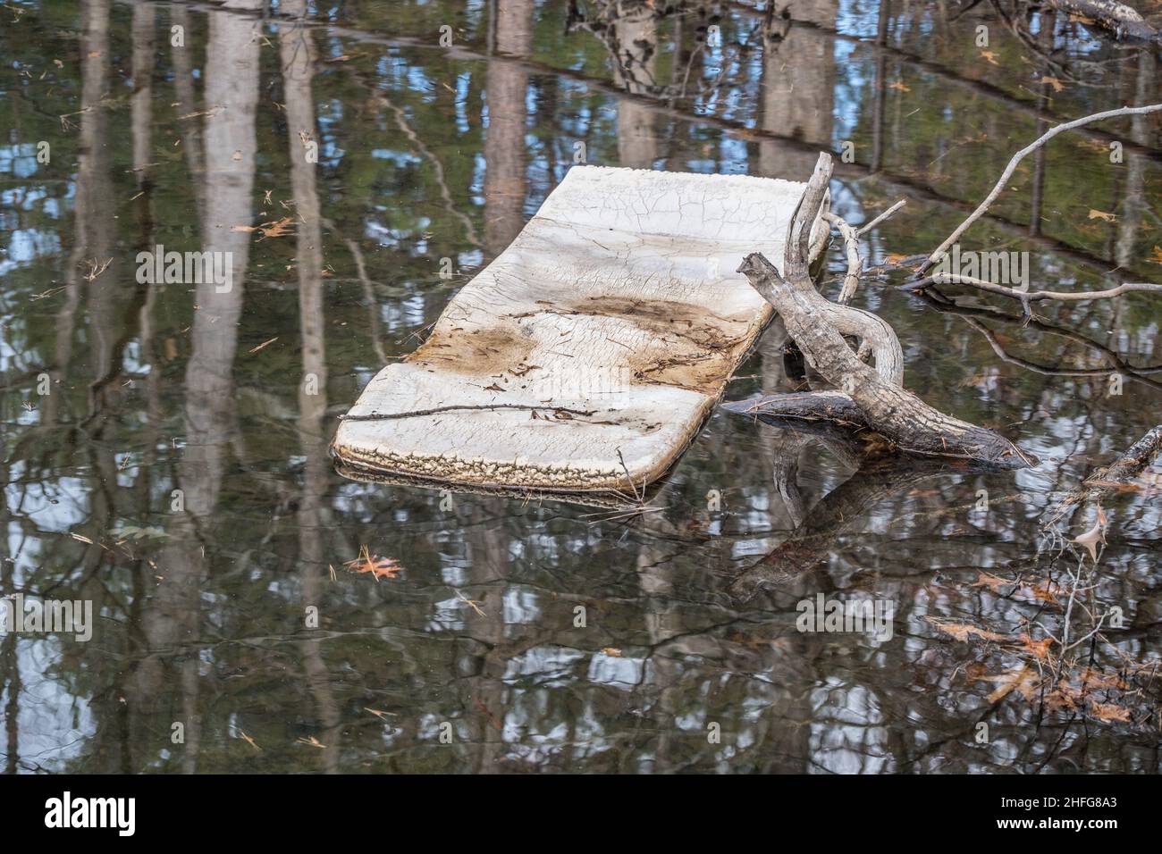 Discarded Raft Stranded raft High Resolution Stock Photography and Images - Alamy