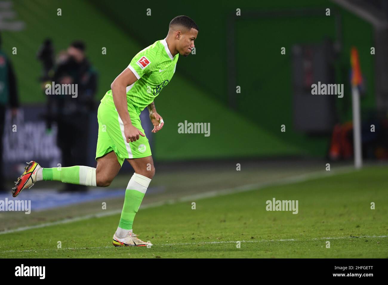 Wolfsburg, Germany. 15th Jan, 2022. Soccer: Bundesliga, VfL Wolfsburg - Hertha BSC, Matchday 19 at Volkswagen Arena. Wolfsburg's Aster Vranckx runs onto the pitch after being substituted. Credit: Swen Pförtner/dpa - IMPORTANT NOTE: In accordance with the requirements of the DFL Deutsche Fußball Liga and the DFB Deutscher Fußball-Bund, it is prohibited to use or have used photographs taken in the stadium and/or of the match in the form of sequence pictures and/or video-like photo series./dpa/Alamy Live News Stock Photo