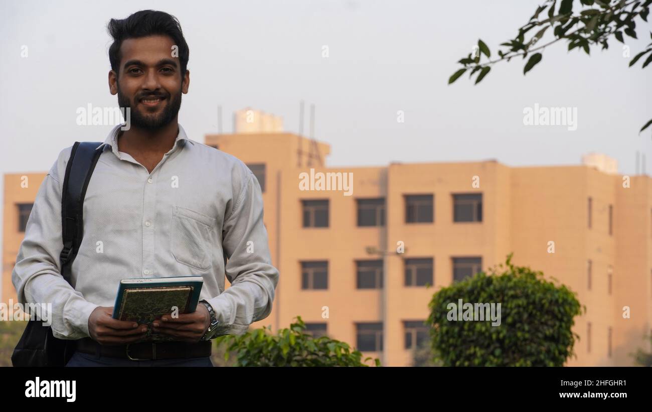 Student standing outside hi-res stock photography and images - Alamy