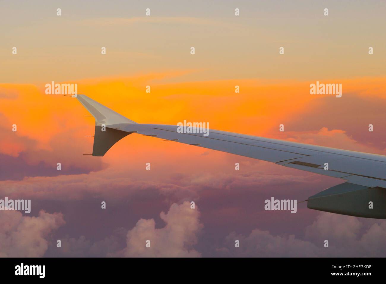 Under wing view jet hi-res stock photography and images - Alamy