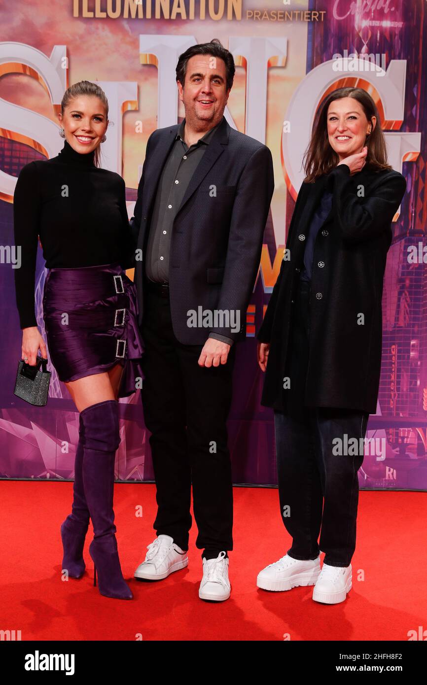 Berlin, Germany. 16th Jan, 2022. Victoria Swarovski (lr), Bastian