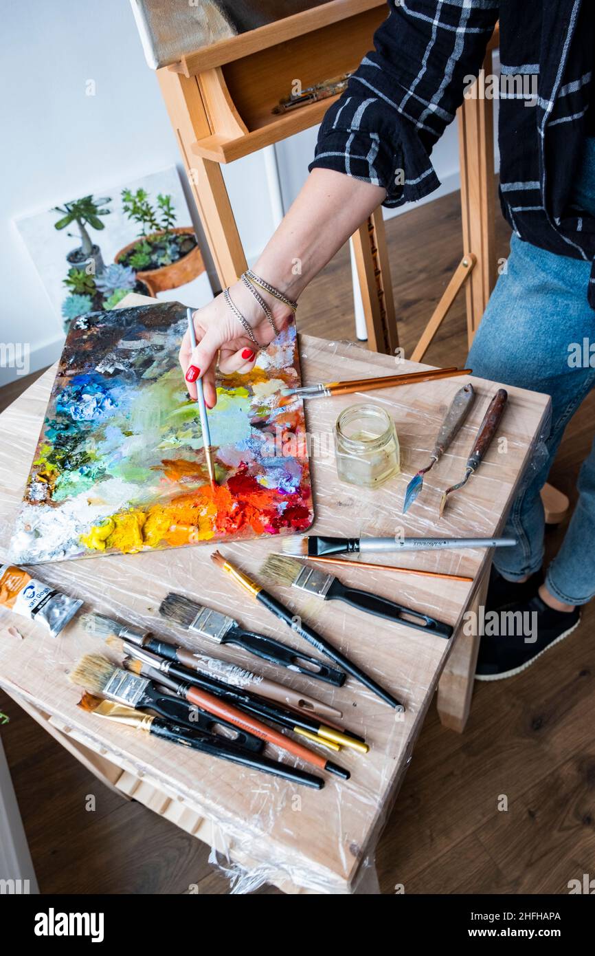Young female artist painting picture in studio Stock Photo - Alamy