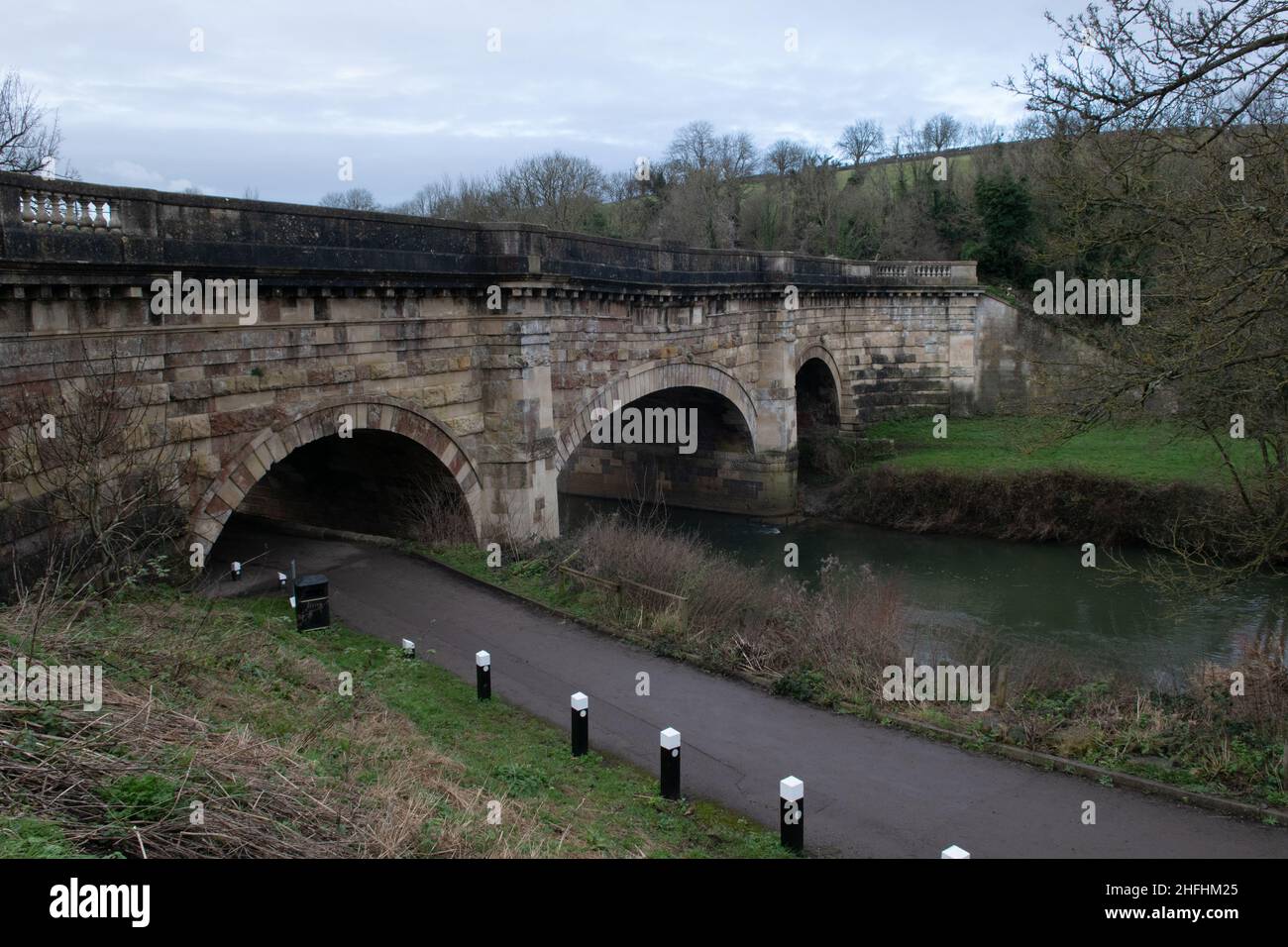 The Avoncliff Aqueduct carrying the Kennet and Avon Canal over the river Avon Stock Photo