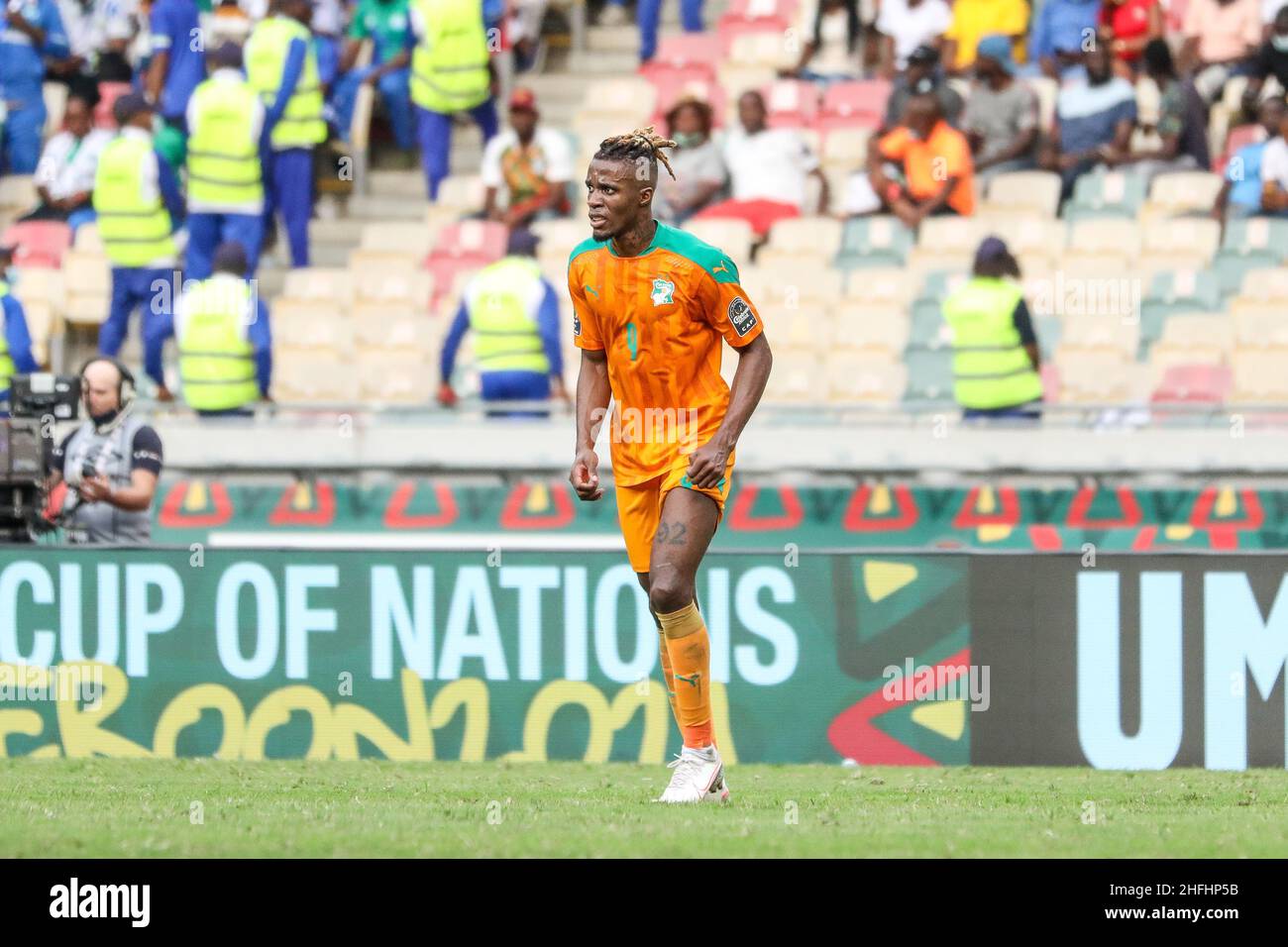 Douala, CAMEROON - JANUARY 16: Wilfried Zaha of Ivory Coast during the Africa Cup of Nations group E match between Ivory Coast and Sierra Leone at Stade de Japoma on January 16 2022 in Douala, Cameroon. (Photo by SF) Credit: Sebo47/Alamy Live News Stock Photo