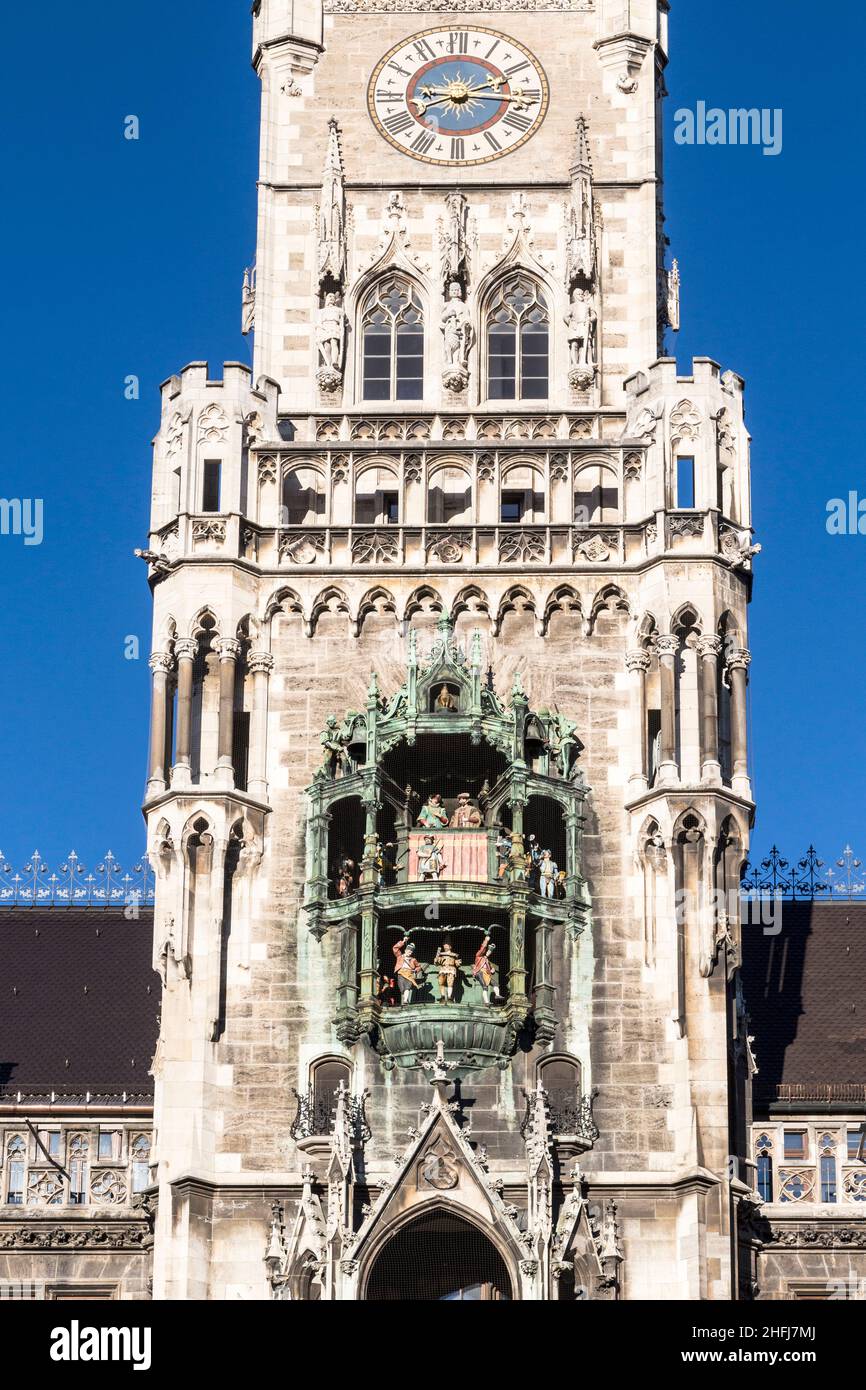 Glockenspiel on the famous Munich city hall Stock Photo Alamy