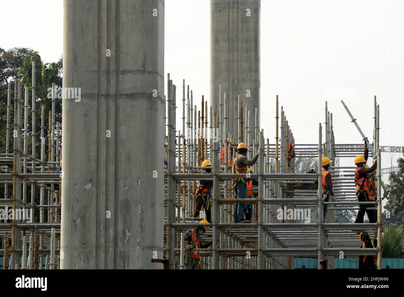 Dhaka, Bangladesh. 13th Jan, 2022. Workers seen working at Dhaka Elevated Expressway (DEE) construction area. (Credit Image: © Md Manik/SOPA Images via ZUMA Press Wire) Stock Photo