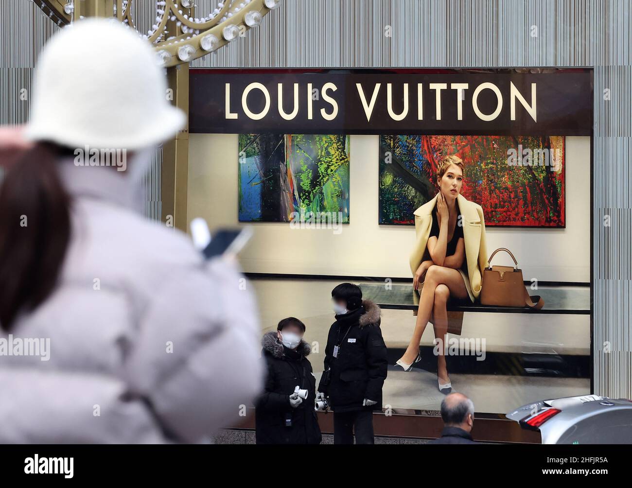 Louis Vuitton to shut downtown duty-free shops in Korea