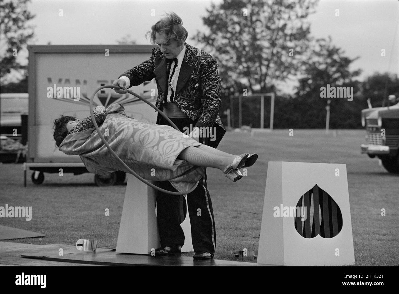 Laing Sports Ground, Rowley Lane, Elstree, Barnet, London, 18/06/1977. The illusionists Van Buren and Greta carrying out an act of levitation during the Jubilee Gala Day held at the Laing Sports Ground. Stock Photo