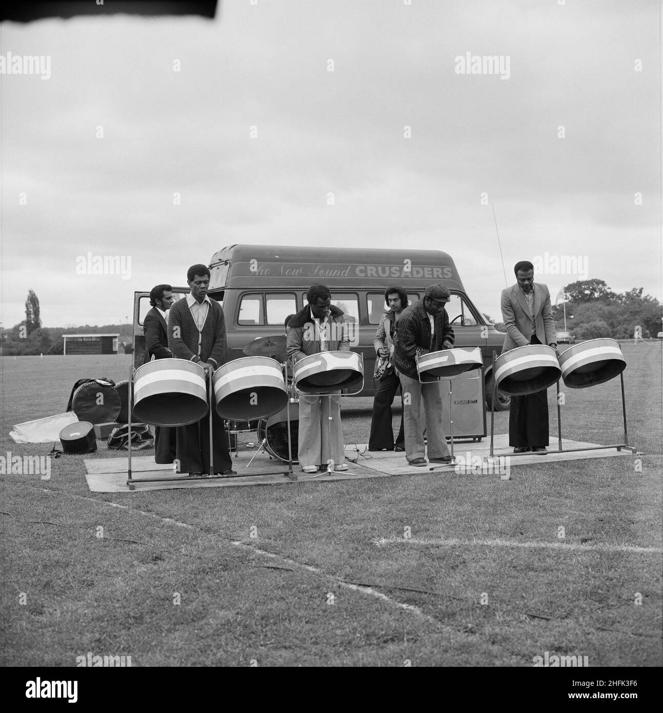 Laing Sports Ground, Rowley Lane, Elstree, Barnet, London, 18/06/1977. A steel band, The New Sound Crusaders, setting up their instruments for the annual Laing Gala Day held at the Elstree Sports Ground. Stock Photo