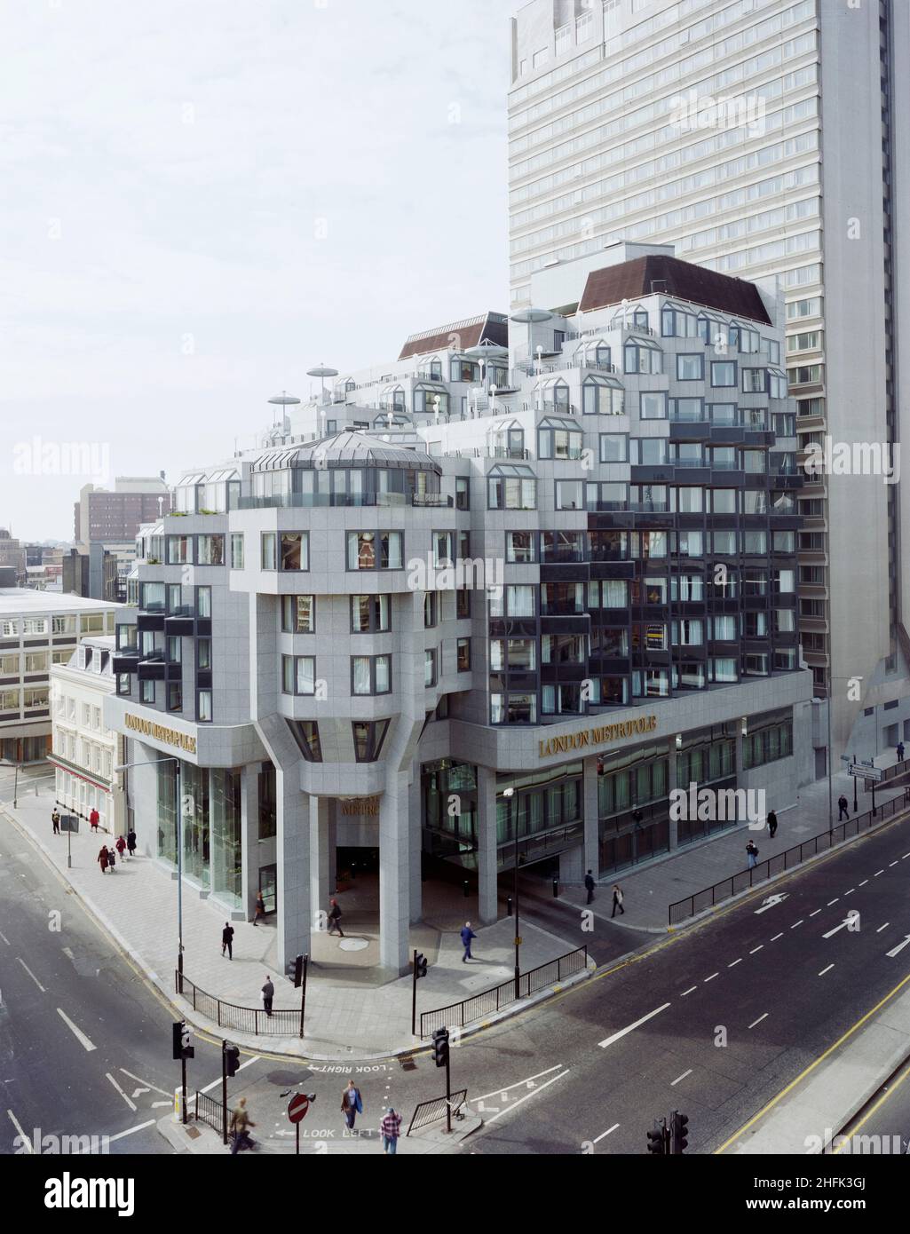 London Metropole Hotel, Edgware Road, City of Westminster, London, 19/03/1992. An elevated view of the completed extension to the Metropole Hotel, London.  Looking north west from the corner of Edgware Road and Chapel Street. Stock Photo