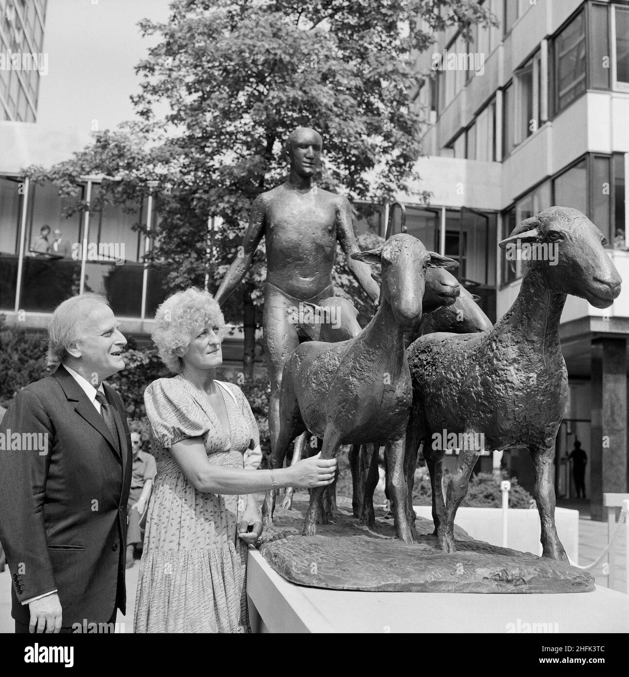 Paternoster Square, City of London, 30/07/1975. Violinist Yehudi Menuhin admiring a bronze sculpture of a shepherd and sheep by Elisabeth Frink (pictured), on the day it was unveiled at the Paternoster development. Work on the Paternoster development in the 1960's was carried out in a joint venture by John Laing Construction Limited, Trollope and Colls Limited, and George Wimpey and Company Limited. The development consisted of a series of office blocks, a shopping precinct, an extensive piazza and a three-level car park. In July 1975, a bronze statue of a shepherd and his sheep, sculpted by E Stock Photo