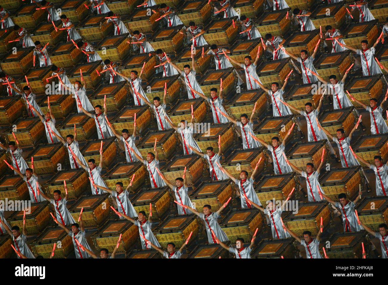 opening ceremony    Eršffnungsfeier im Olympiastadion  Olympische Sommerspiele 2008 in Peking olympic summer games in Beijing 2008  Stadium of the opening ceremony of the winter olympic games 2022  Nationalstadium  © diebilderwelt / Alamy Stock Stock Photo