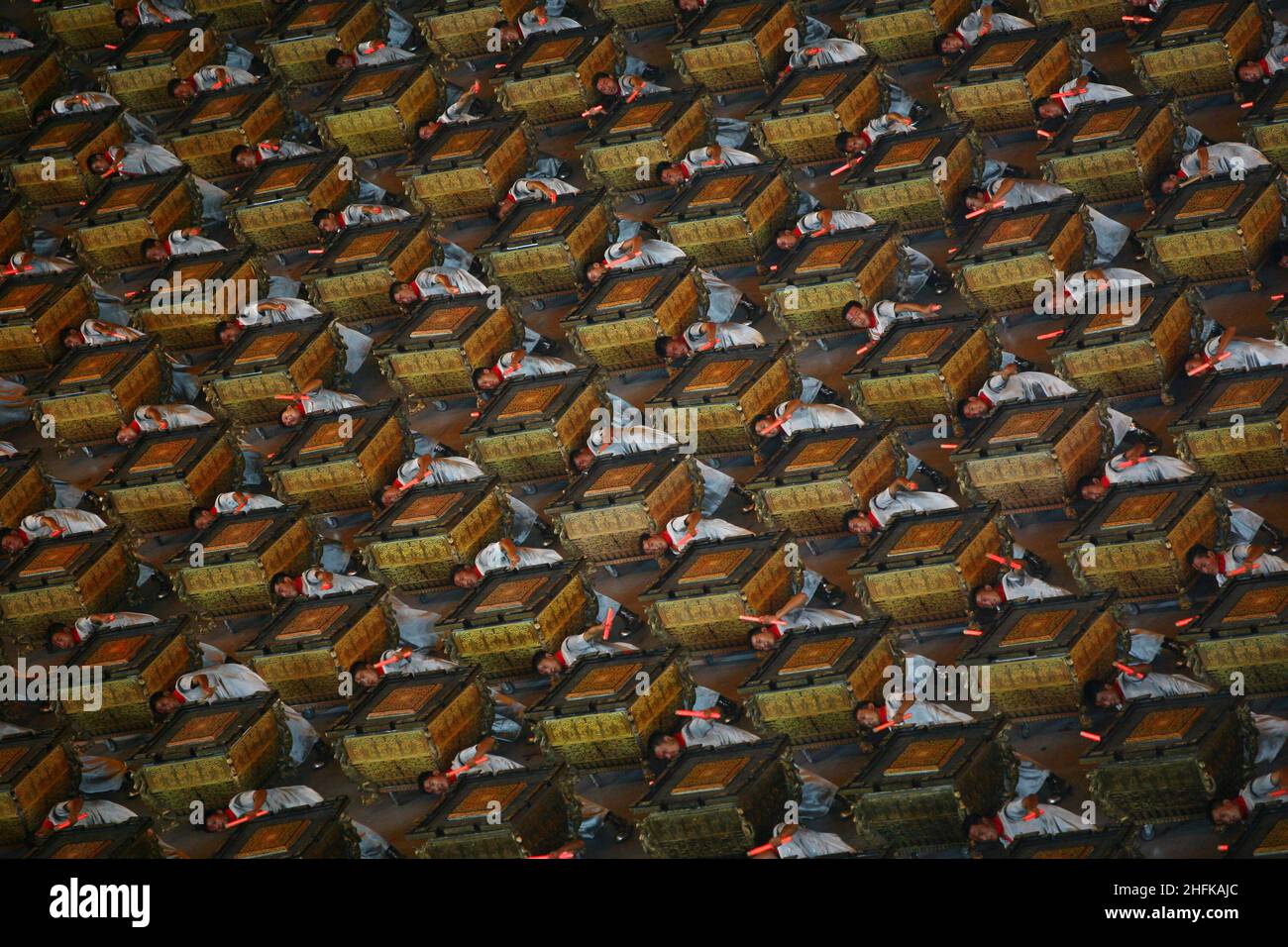 opening ceremony    Eršffnungsfeier im Olympiastadion  Olympische Sommerspiele 2008 in Peking olympic summer games in Beijing 2008  Stadium of the opening ceremony of the winter olympic games 2022  Nationalstadium  © diebilderwelt / Alamy Stock Stock Photo