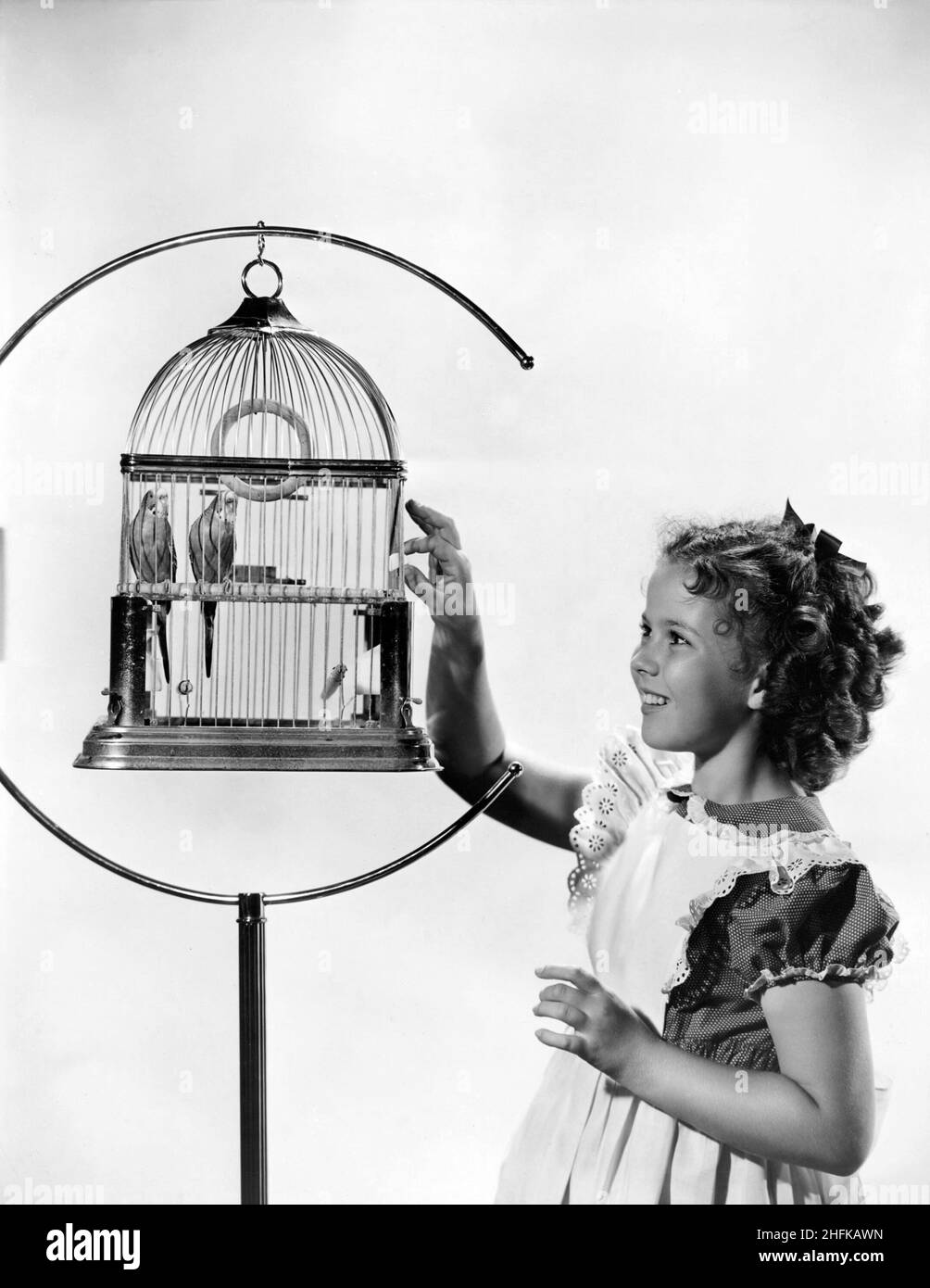 SHIRLEY TEMPLE in THE BLUE BIRD (1940), directed by WALTER LANG. Credit: 20TH CENTURY FOX / Album Stock Photo