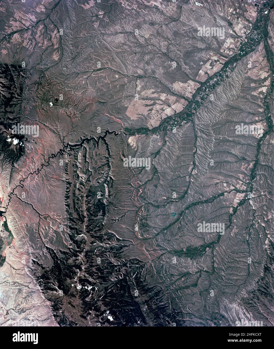 (July-September 1973) --- A view of approximately 3,600 square miles of north central Wyoming and southern Montana is seen in this Skylab 3 Earth Resources Experiments Package S190-B (five-inch Earth terrain camera) photograph taken from the Skylab space station in Earth orbit. The Big Horn River following northward crosses between the northwest trending Big Horn Mountains and the Pryor Mountains. Yellowtail Reservoir, named after a former chief of the Crow Indian tribe in the center of the picture is impounded by a dam across the small rectangular crop area along the Big Horn River (upper rig Stock Photo
