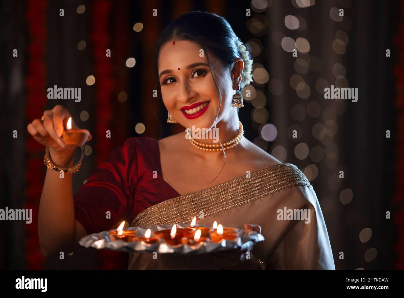 Beautiful indian lady hi-res stock photography and images - Alamy