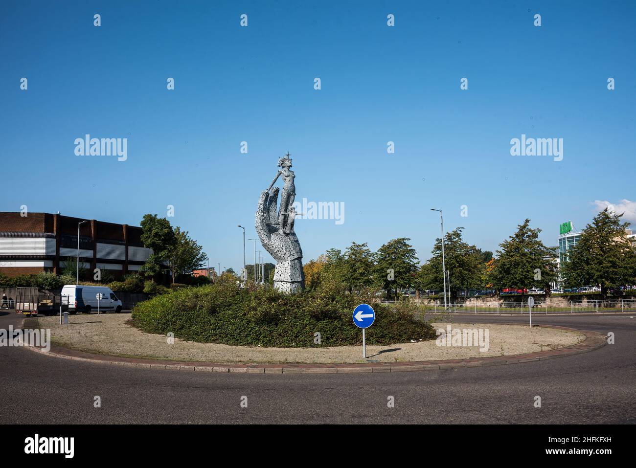 'Lifeline' sculpture by Andy Scott at Shillinglaw roudabout in Alloa ...