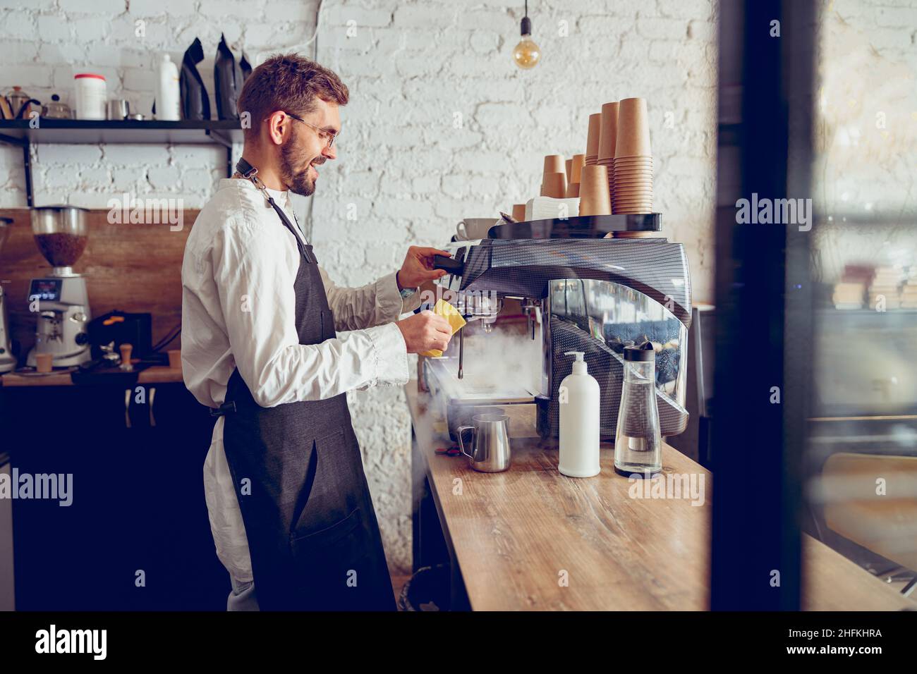 Using coffee machine hires stock photography and images Alamy