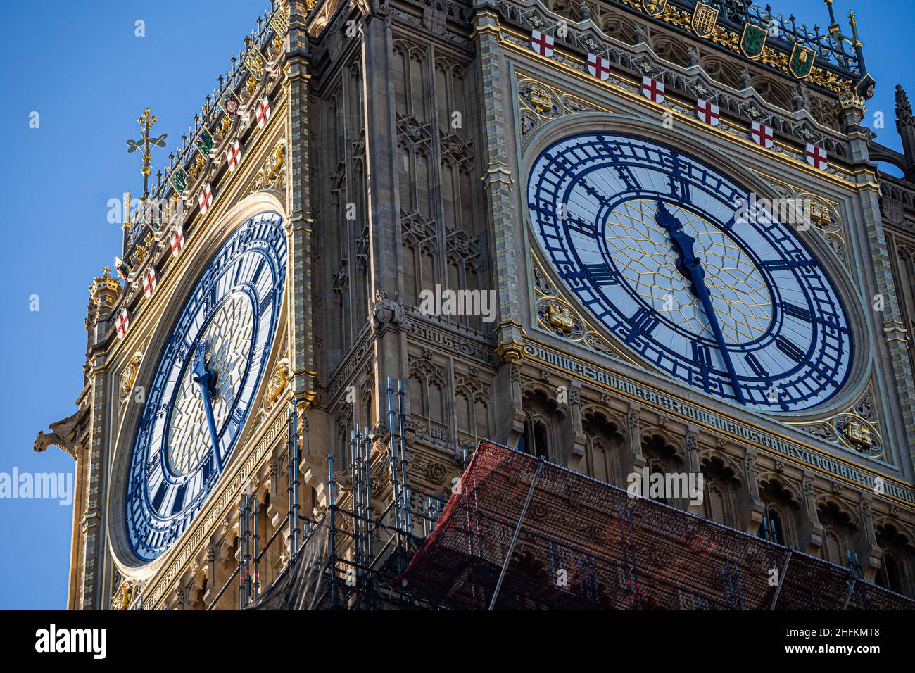 WESTMINSTER, LONDON, UK. 17th Jan, 2022. The clock faces of Elizabeth Tower, which houses the Great Bell (commonly known as Big Ben), bathed in the bright sunshine beginning to be unveiled as scaffolding continues to be removed from the national landmark reveals the original colour scheme . The Big Ben restoraitonproject which began four years ago running at a cost of GBP 80m with work due to to be completed during 2022. Credit: amer ghazzal/Alamy Live News Stock Photo