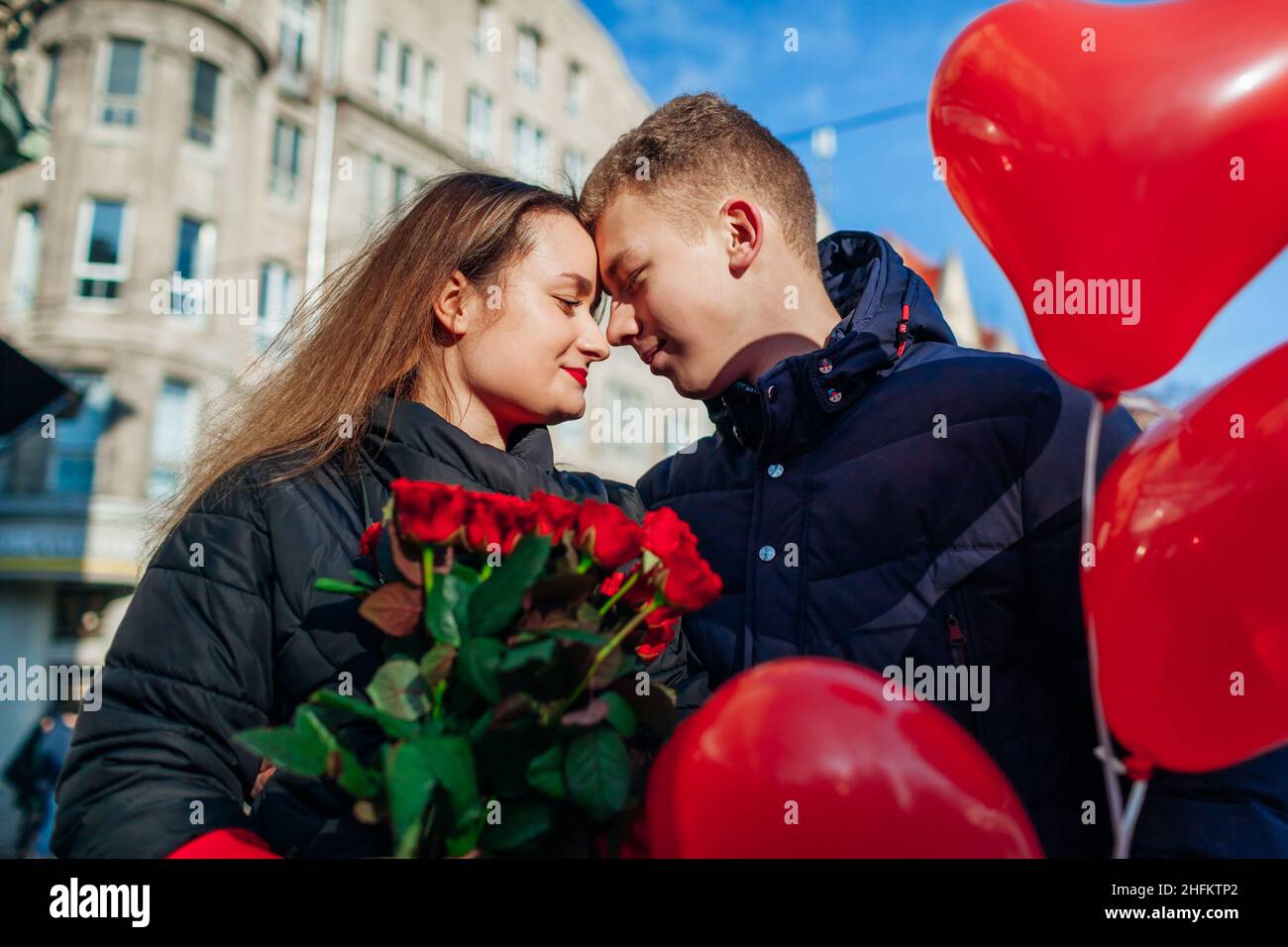 Gif couples kissing