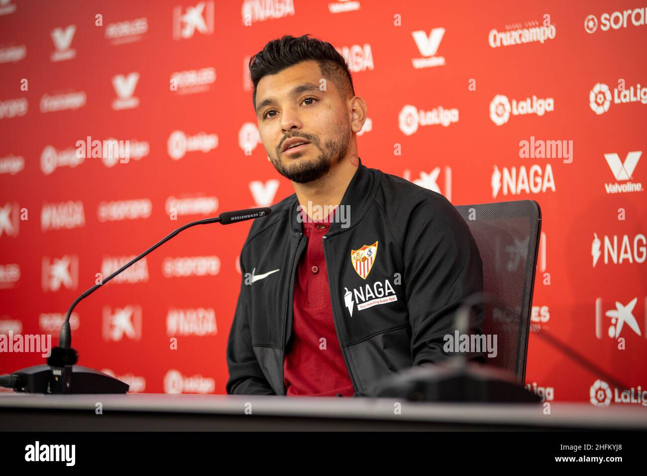 Seville, Spain. 17th, January 2022. Mexico international Jesus Tecatito Corona has signed for LaLiga club Sevilla from FC Porto and is presented at a press conference at the Ramon Sanchez-Pizjuan Stadium in Seville. (Photo credit: Mario Diaz Rasero - Gonzales Photo). Stock Photo