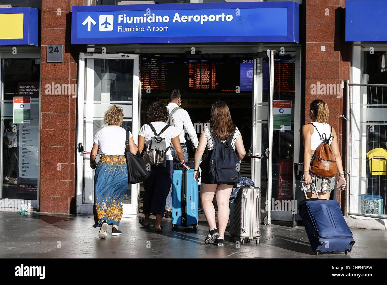 Cecilia Fabiano/LaPresse August 24 , 2020 Amatrice (Italy) News: Travelers in Termini Station In the pic : Passengers head to the airport train Stock Photo