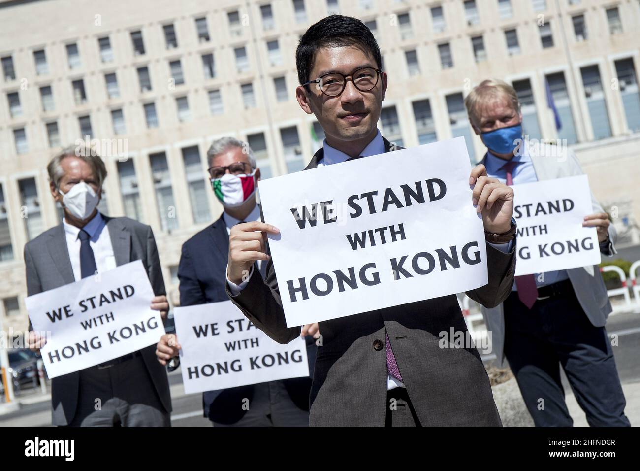 Roberto Monaldo / LaPresse 25-08-2020 Rome (Italy) Hong Kong democracy activist Nathan Law visits Rome In the pic Nathan Law in front of the Foreign ministry whit Giulio Terzi, Federico Mollicone, Lucio Malan, Laura Hart Stock Photo