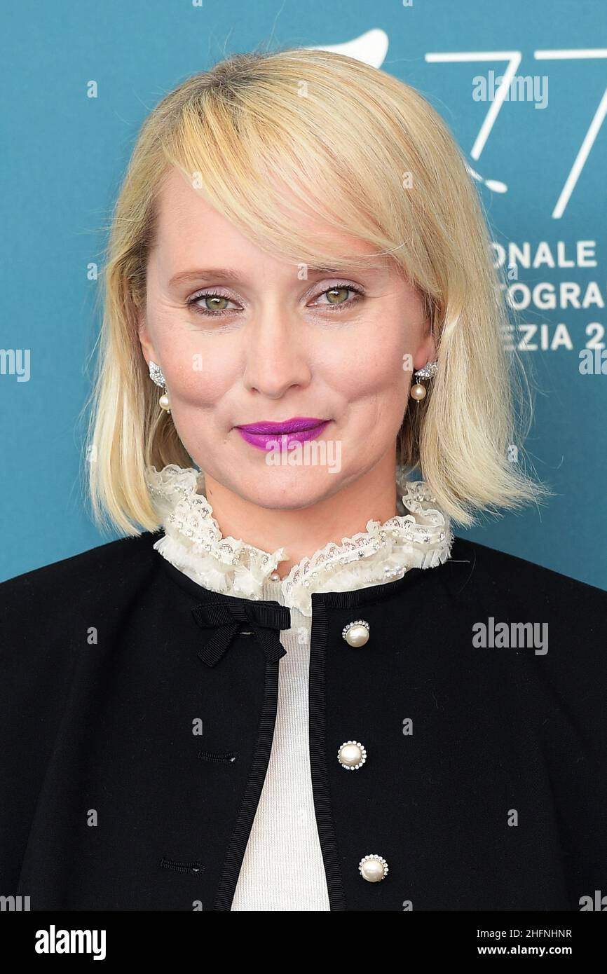 Mona Fastvold The World To Come Hi-res Stock Photography And Images - Alamy