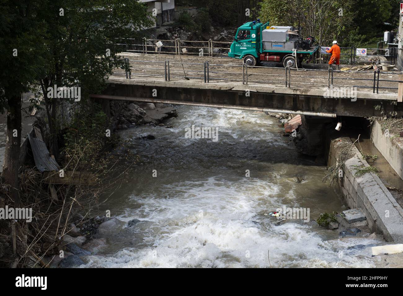 LaPresse/Nicolo' Campo October 6, 2020 Limone Piemonte (Cuneo) (Italy) News  Weather warnings in the Piedmont region in the pic: a volunteer at work  Stock Photo - Alamy